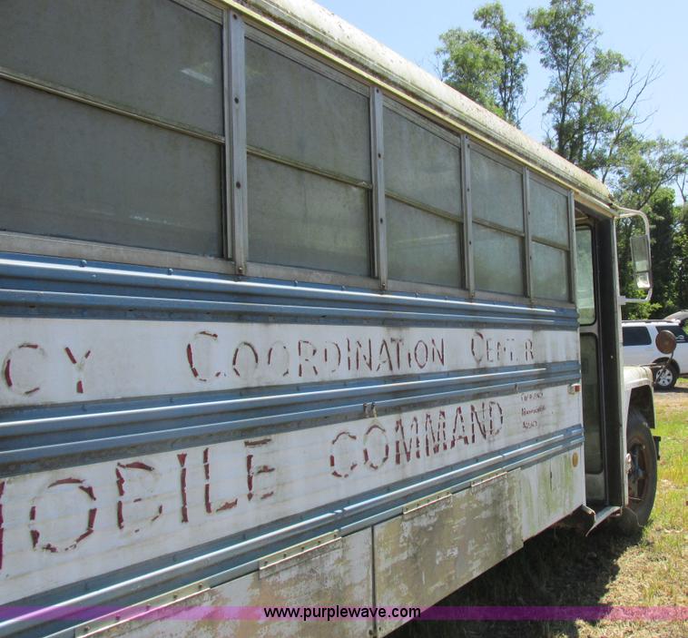 image for item L4054 1976 International 1603 bus