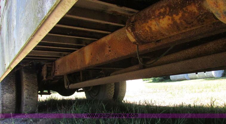 image for item L4054 1976 International 1603 bus