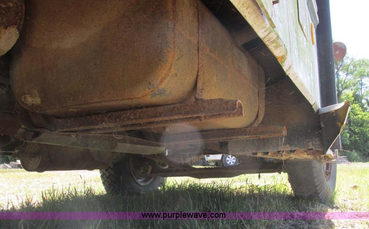 image for item L4054 1976 International 1603 bus