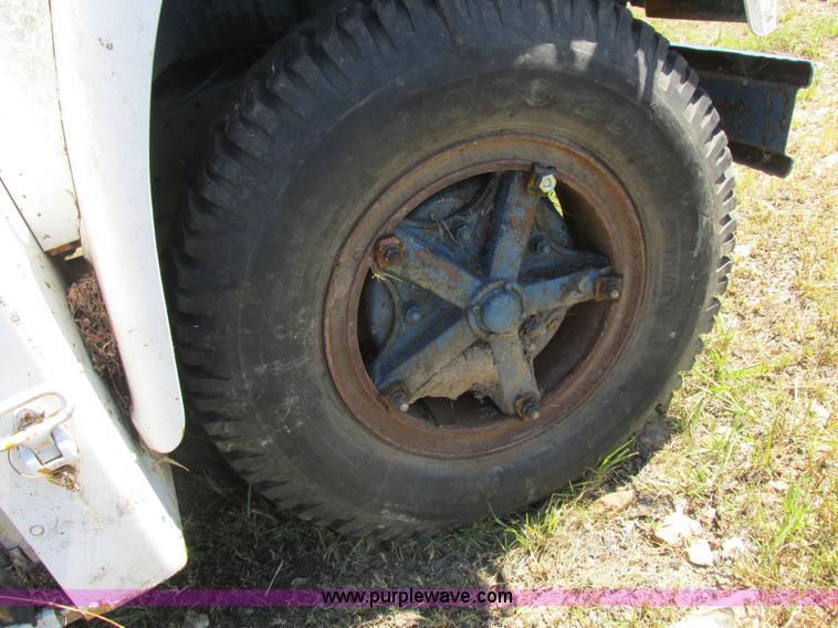 image for item L4054 1976 International 1603 bus