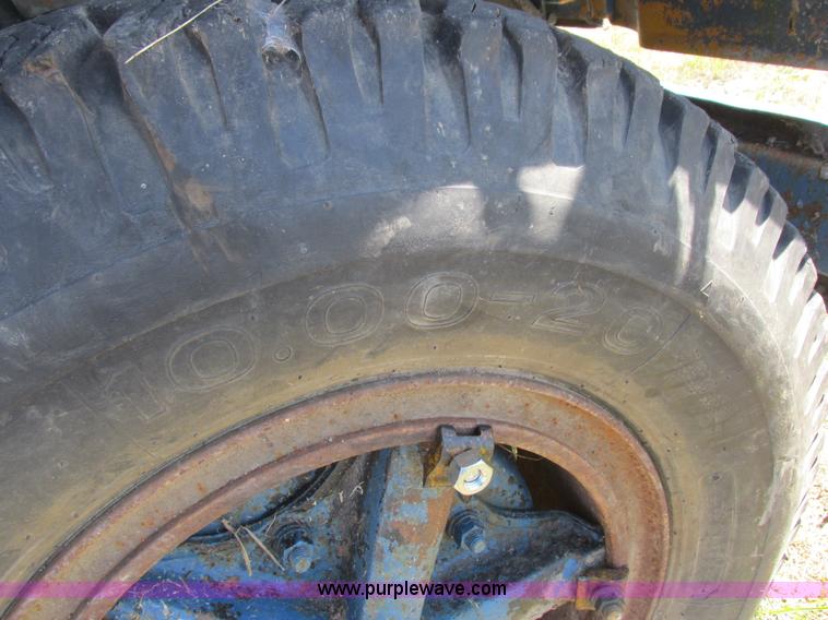 image for item L4054 1976 International 1603 bus