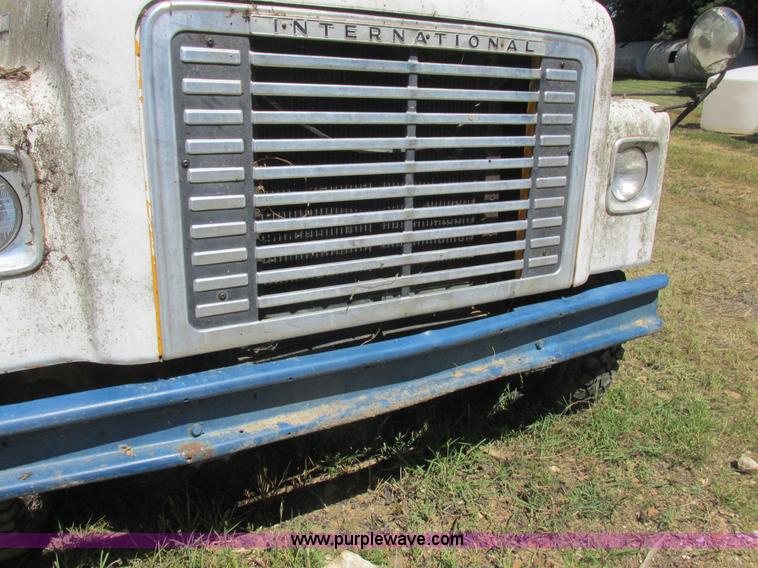 image for item L4054 1976 International 1603 bus