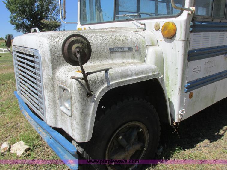 image for item L4054 1976 International 1603 bus