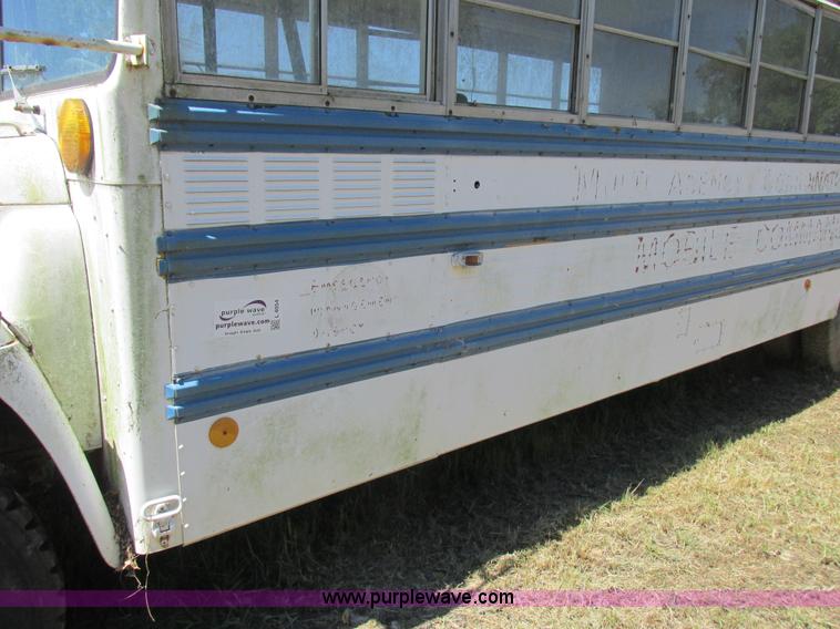 image for item L4054 1976 International 1603 bus