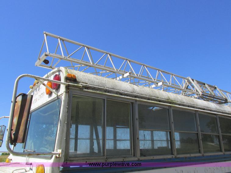 image for item L4054 1976 International 1603 bus