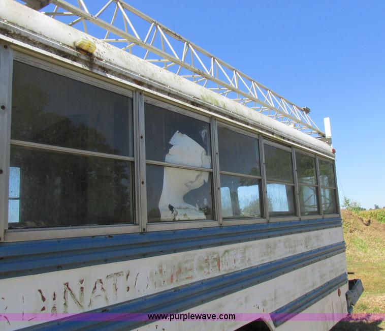 image for item L4054 1976 International 1603 bus