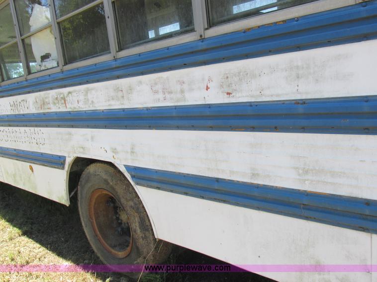 image for item L4054 1976 International 1603 bus