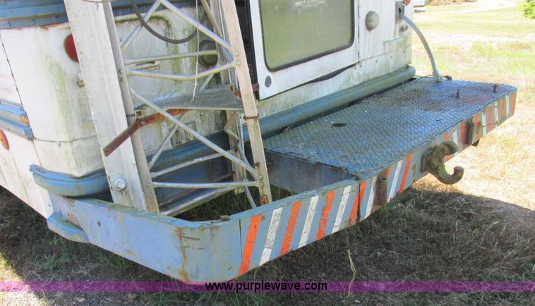 image for item L4054 1976 International 1603 bus