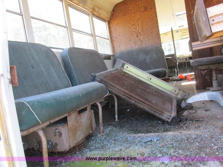 image for item L4054 1976 International 1603 bus