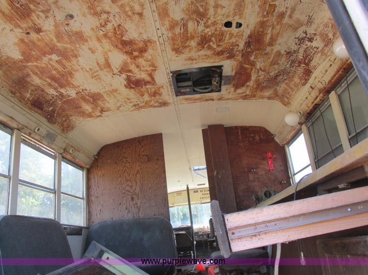 image for item L4054 1976 International 1603 bus