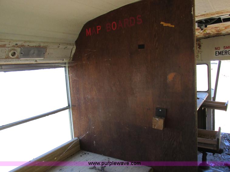 image for item L4054 1976 International 1603 bus