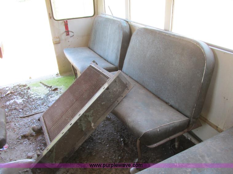 image for item L4054 1976 International 1603 bus