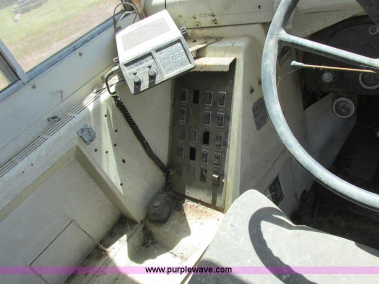 image for item L4054 1976 International 1603 bus