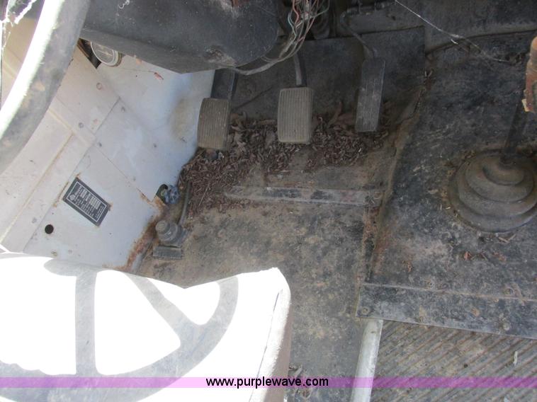 image for item L4054 1976 International 1603 bus