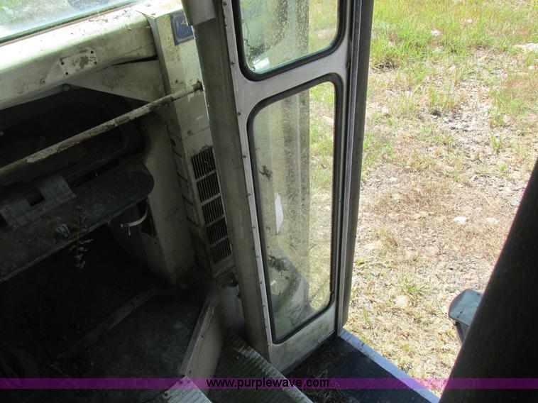 image for item L4054 1976 International 1603 bus