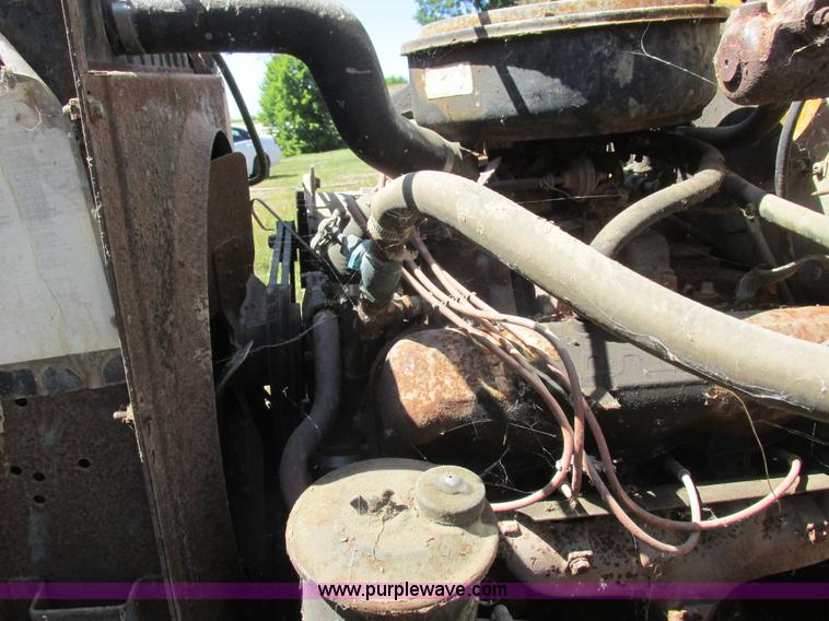 image for item L4054 1976 International 1603 bus