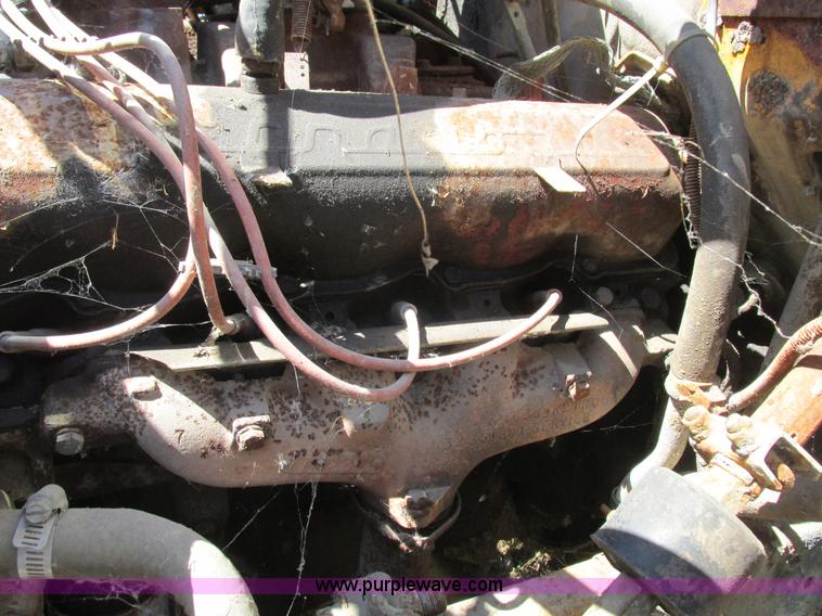 image for item L4054 1976 International 1603 bus