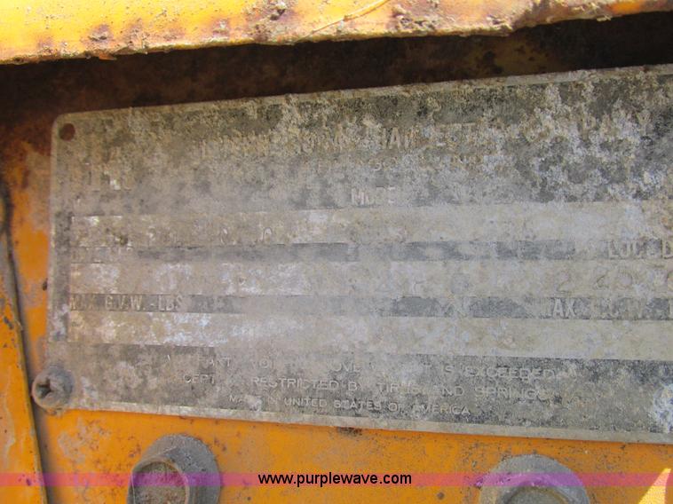 image for item L4054 1976 International 1603 bus