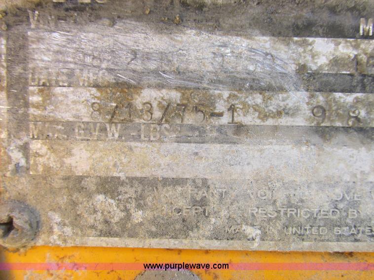 image for item L4054 1976 International 1603 bus