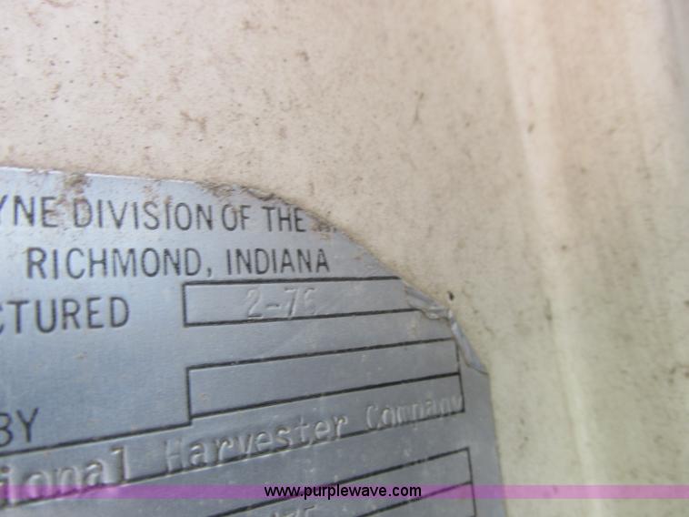 image for item L4054 1976 International 1603 bus