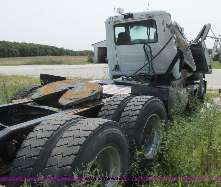 image for item L4056 2012 Mack CXU613 semi truck