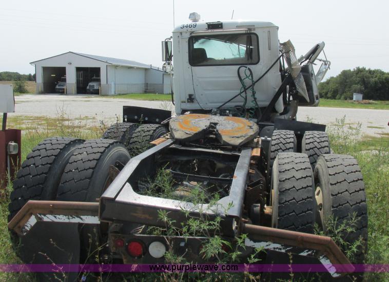 image for item L4056 2012 Mack CXU613 semi truck