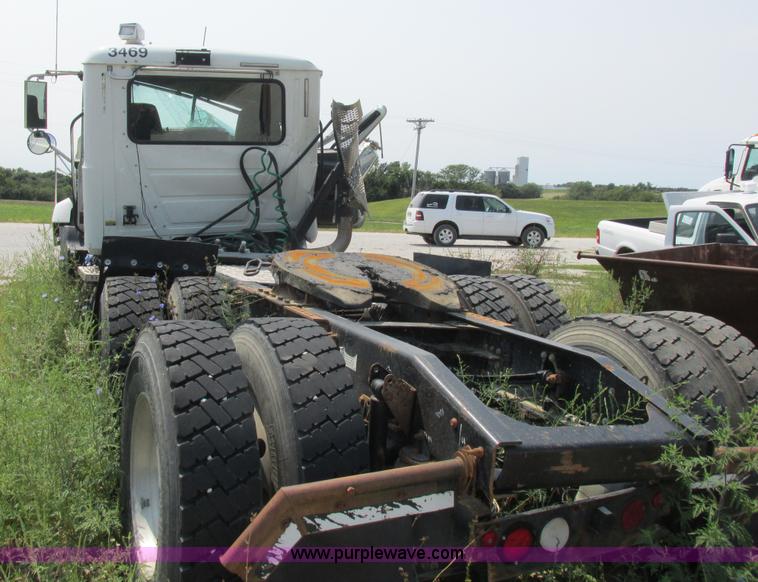 image for item L4056 2012 Mack CXU613 semi truck