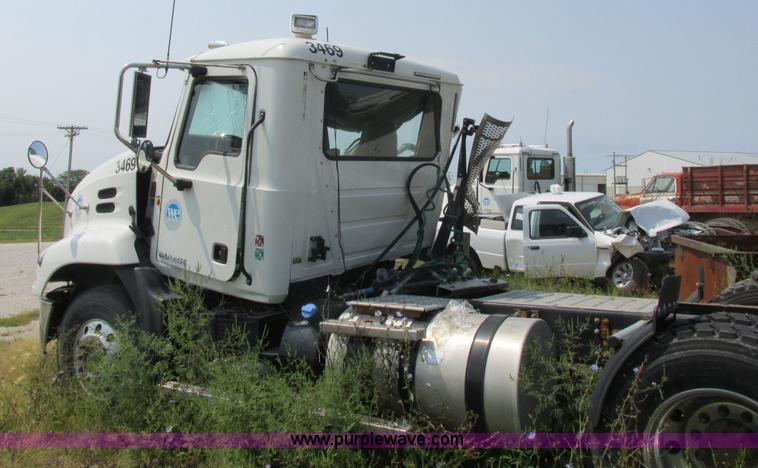 image for item L4056 2012 Mack CXU613 semi truck