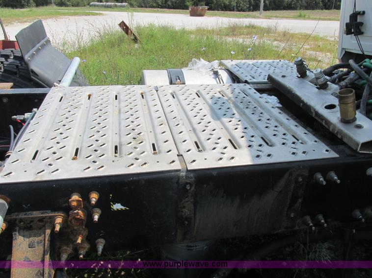 image for item L4056 2012 Mack CXU613 semi truck