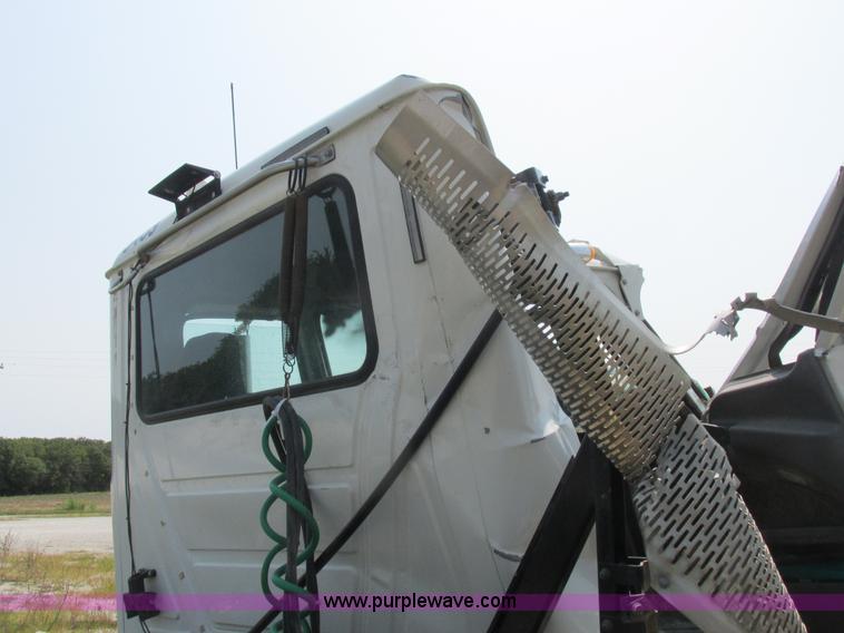 image for item L4056 2012 Mack CXU613 semi truck