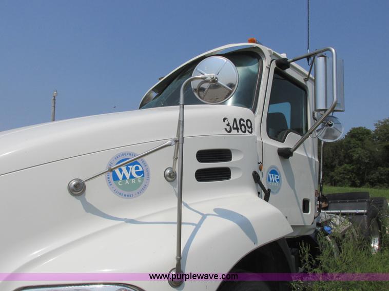 image for item L4056 2012 Mack CXU613 semi truck