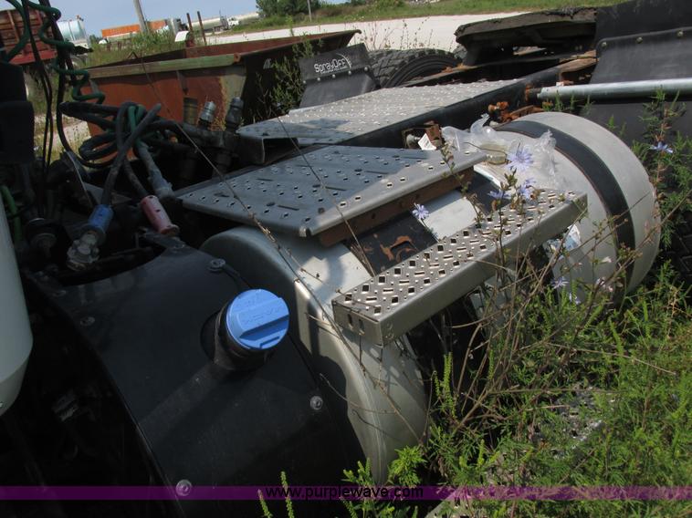 image for item L4056 2012 Mack CXU613 semi truck