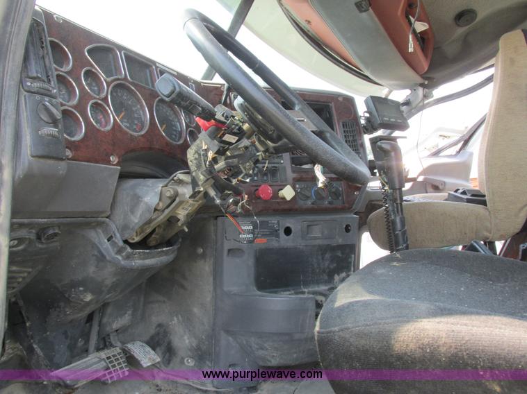 image for item L4056 2012 Mack CXU613 semi truck