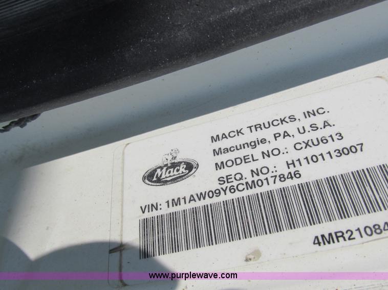 image for item L4056 2012 Mack CXU613 semi truck
