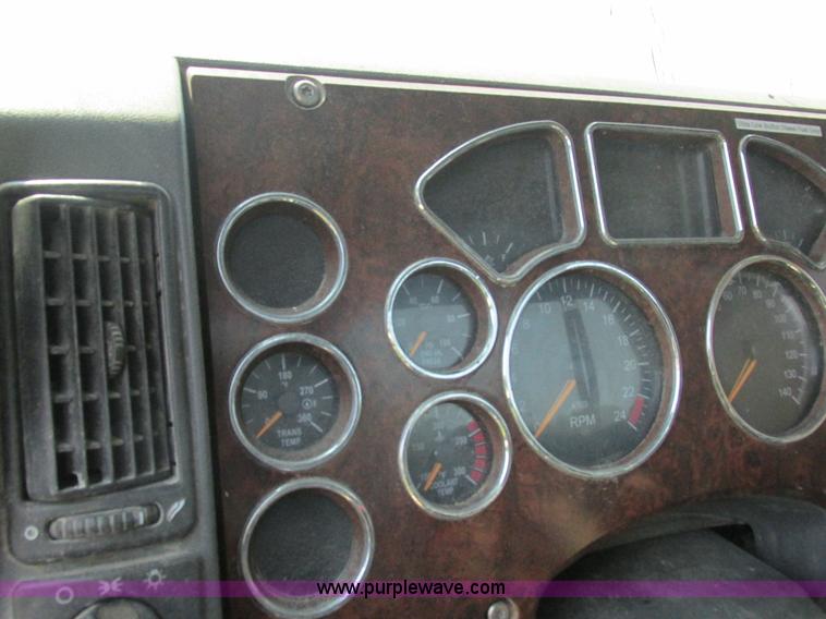 image for item L4056 2012 Mack CXU613 semi truck