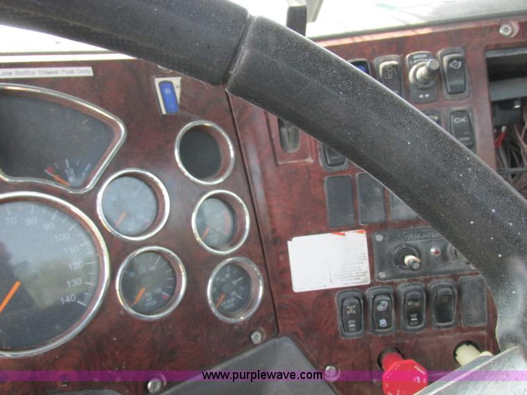 image for item L4056 2012 Mack CXU613 semi truck