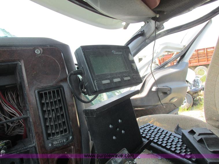 image for item L4056 2012 Mack CXU613 semi truck