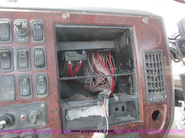 image for item L4056 2012 Mack CXU613 semi truck