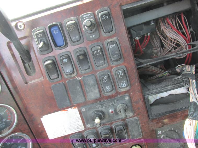 image for item L4056 2012 Mack CXU613 semi truck