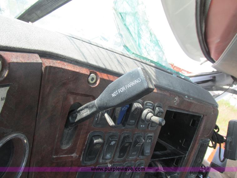 image for item L4056 2012 Mack CXU613 semi truck