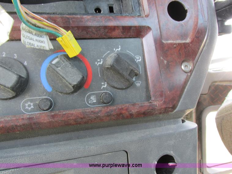 image for item L4056 2012 Mack CXU613 semi truck