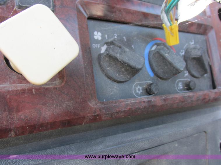 image for item L4056 2012 Mack CXU613 semi truck