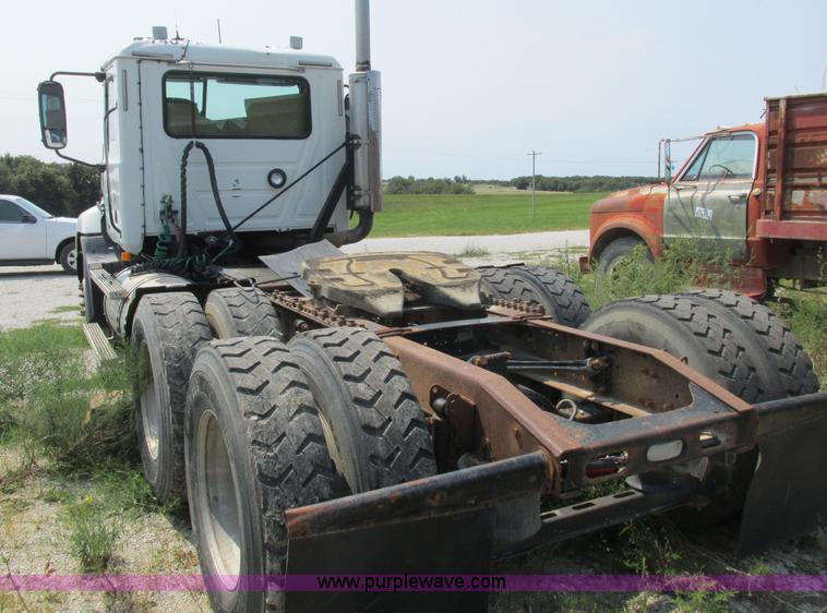 image for item L4058 2007 Mack CXN semi truck