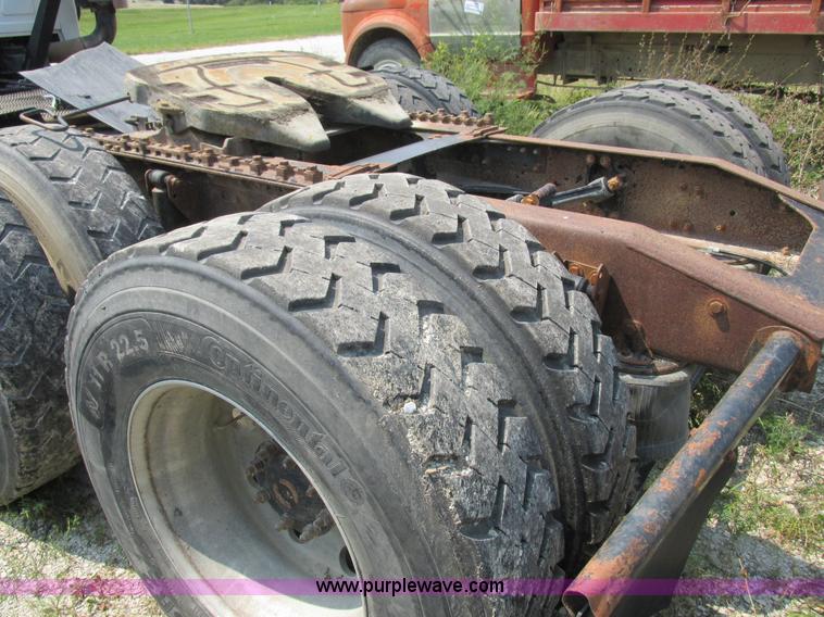 image for item L4058 2007 Mack CXN semi truck