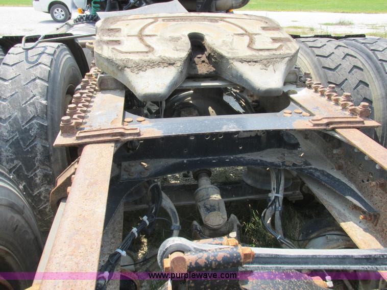 image for item L4058 2007 Mack CXN semi truck