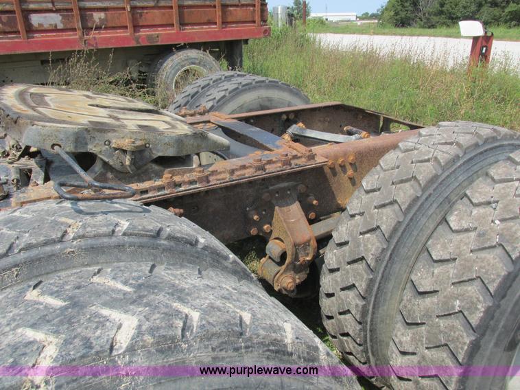 image for item L4058 2007 Mack CXN semi truck