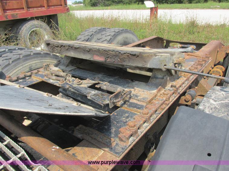 image for item L4058 2007 Mack CXN semi truck