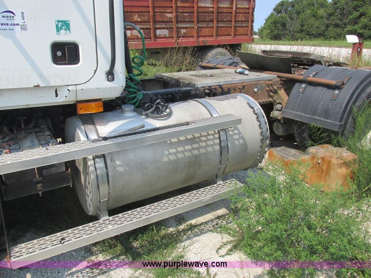 image for item L4058 2007 Mack CXN semi truck