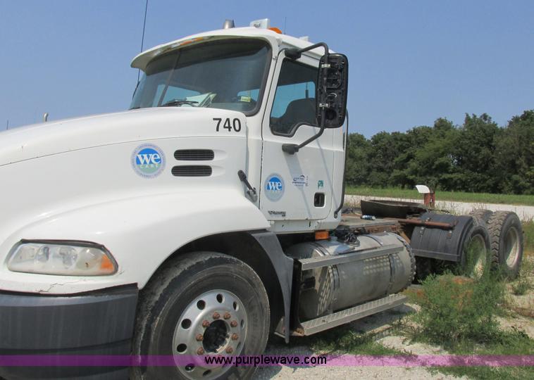 image for item L4058 2007 Mack CXN semi truck