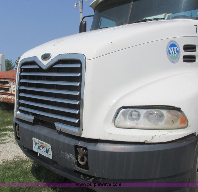 image for item L4058 2007 Mack CXN semi truck